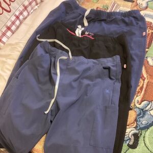 3 pairs Urbane XL T scrub pants